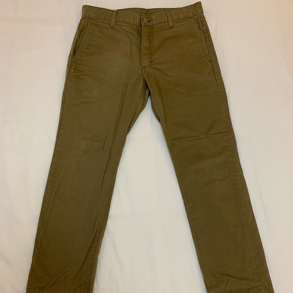 Levi’s chinos